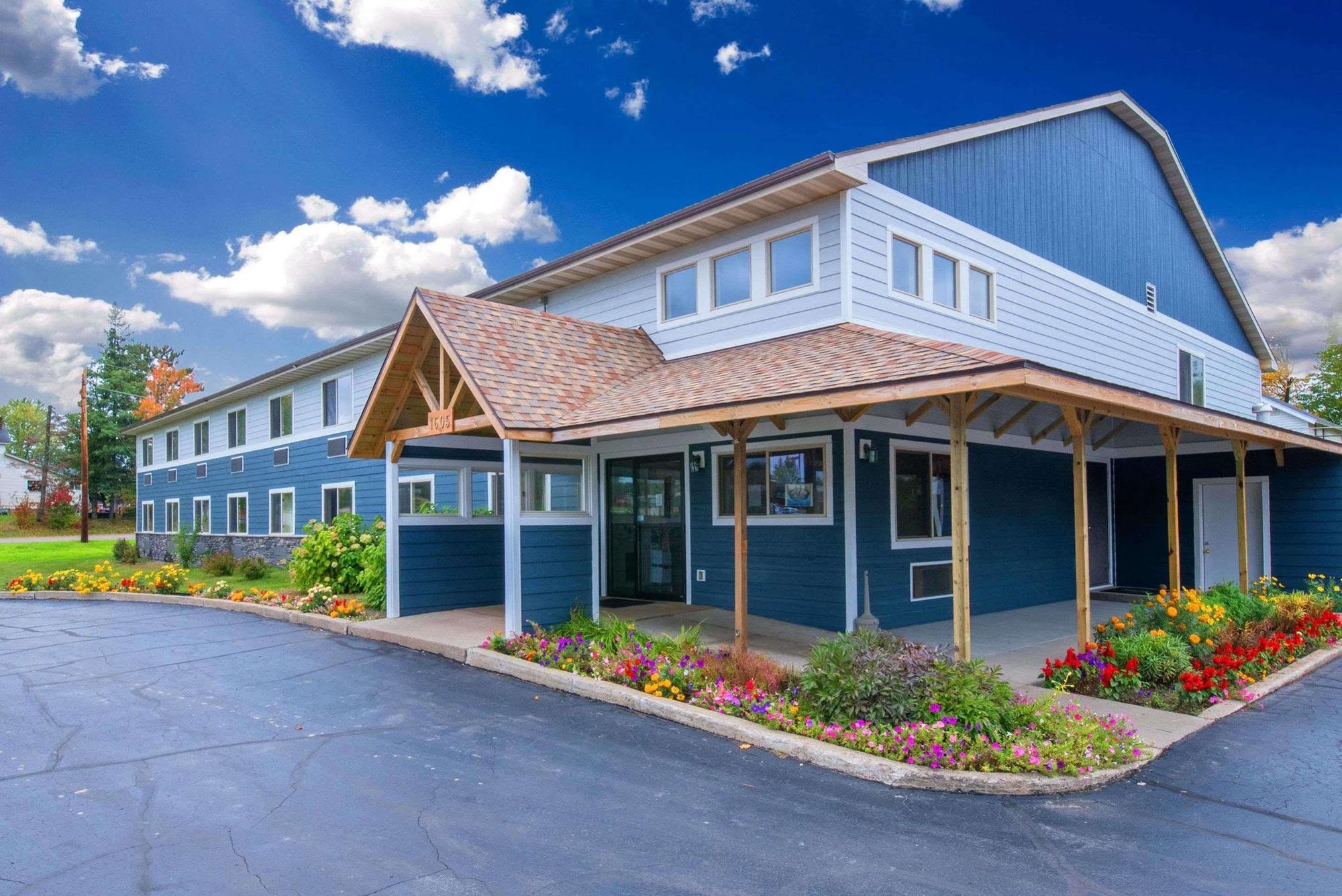 Northwoods Inn And Suites Ely 외부 사진